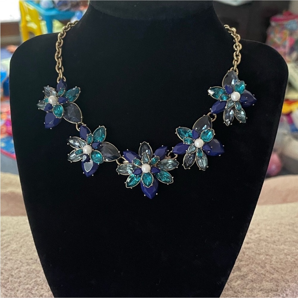 J. Crew Winter Blue Floral Snowflake Necklace Crystal Gem - Picture 6 of 11